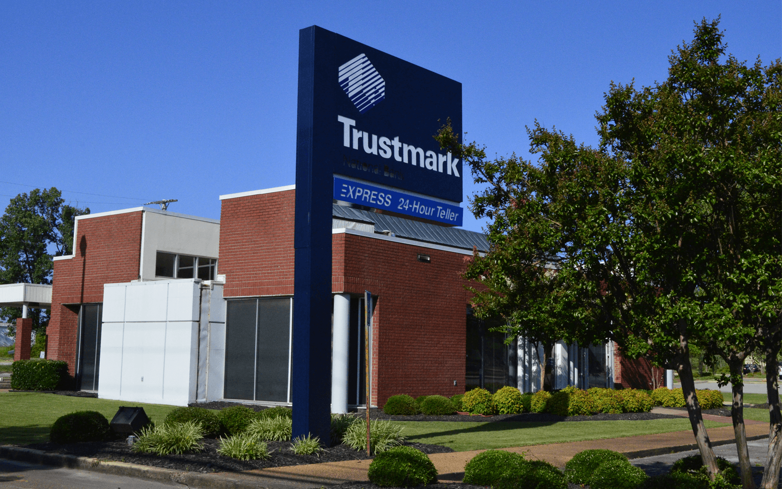 Trustmark Bank built by Century Construction.
